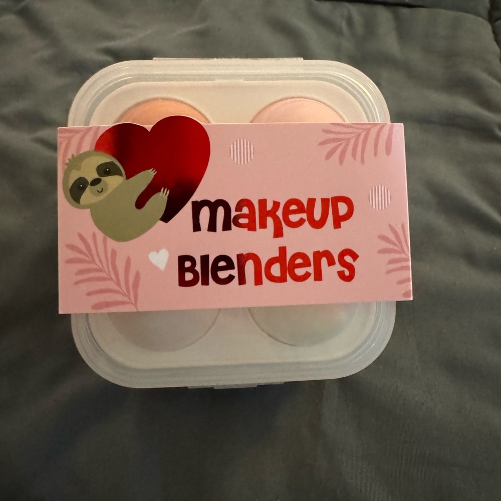 NWOT Make Up Sponges
